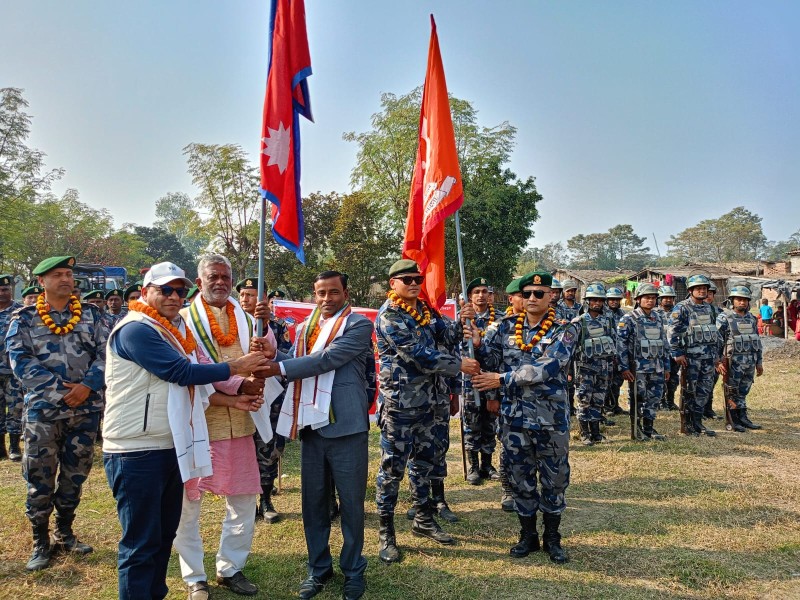 सशस्त्र प्रहरीको झण्डा मार्च टोली रौतहटबाट बारातर्फ प्रस्थान