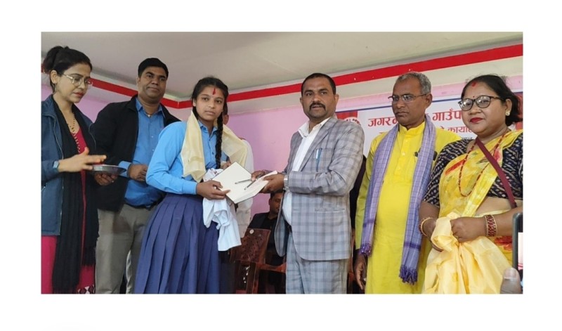 एसईई अघि जगरनाथपुरका विद्यार्थीलाई प्रोत्साहन: सामग्री वितरणसहित सम्मानजनक बिदाइ