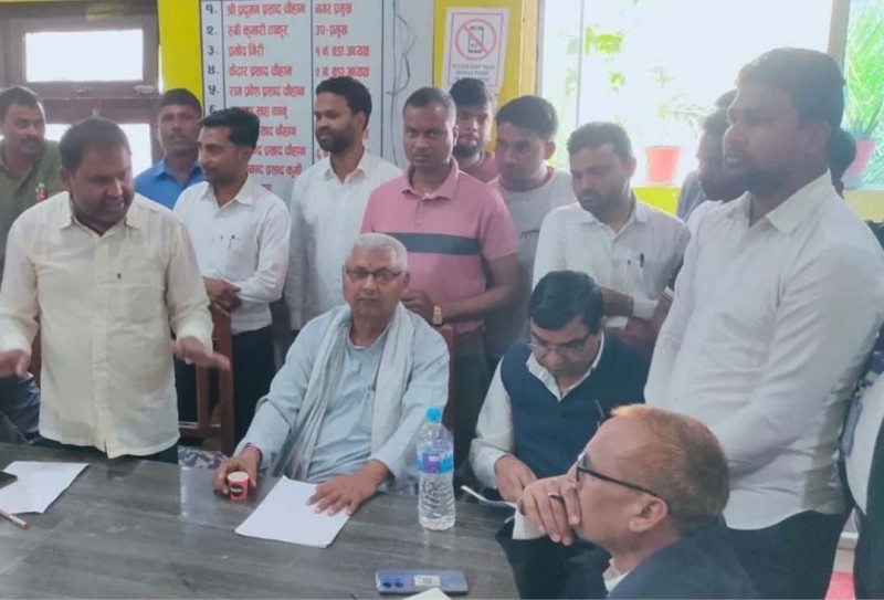 पोखरियामा पारदर्शिताको मागः आय–व्यय विवरण दिन जनप्रतिनिधिहरूको दबाब