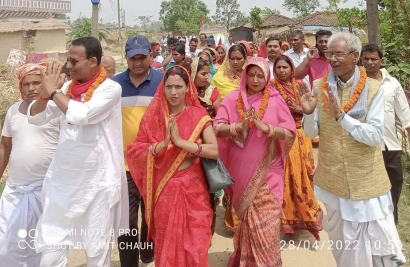 पोखरिया नगरपालिका  वडा नं ९ बैरिया र बर्वा टोलमा बिहीबार घरदैलो कार्यक्रम सम्पन