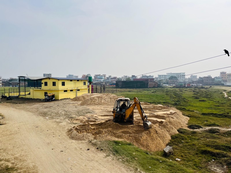 पिएम कप क्रिकेटको तयारीमा वीरगंज: रातभर चल्दैछ मैदान मर्मत, मेयर सिंह आफैं खटिए