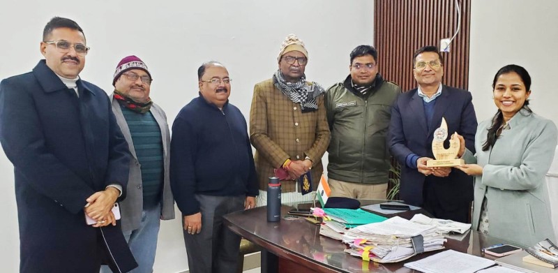 वाणिज्य सङ्घका पदाधिकारी र रक्सौलका अनुमण्डल पदाधिकारीसँग शिष्टाचार भेटघाट