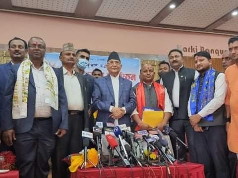 बिभिन्न पार्टी परित्याग वडा नं १० का स्थानीयहरु गरे एमाले प्रबेश