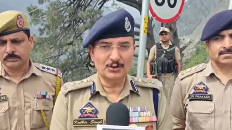 जम्मु कश्मीरमा भारतीय सेनाको गाडी भीरबाट खस्यो, गाडीमा सवार सबैको मृत्यु