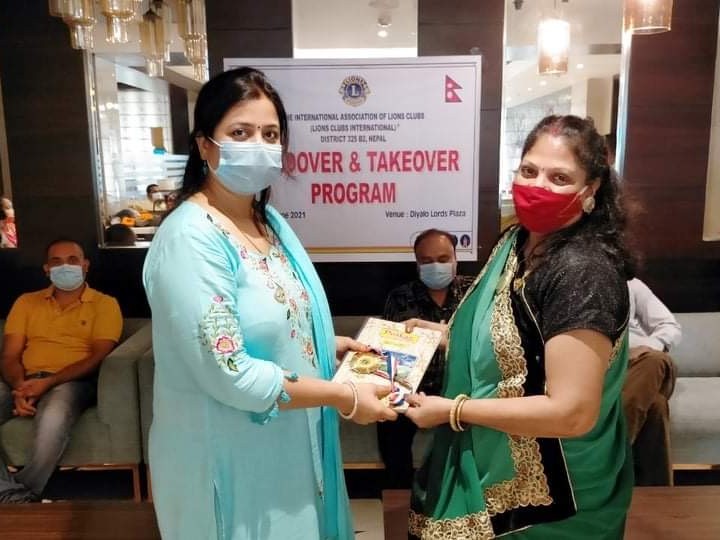 निर्वाचित कार्यसमितिका पदाधिकारीहरुको संयुक्त रुपमा पद हस्तान्तरण ।