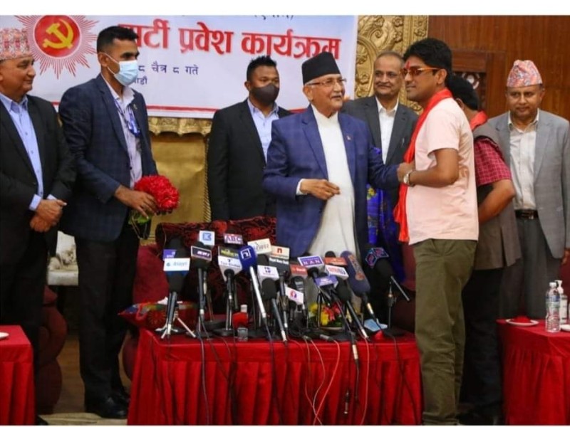नेकपा माओवादी केन्द्रमा ठुलो झटका YCL पर्सा जिल्ला अध्यक्ष पिन्टु रौनियार एमालेमा प्रवेश