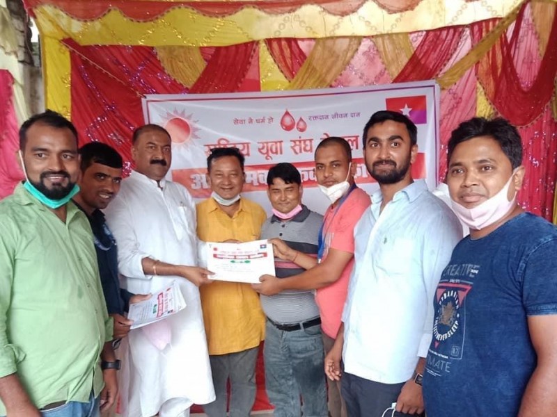 राष्ट्रिय युवा संघ पर्साको आयोजनामा आकस्मिक रक्तदान, १ महिला सहित ८१ जनाले गरे रक्तदान