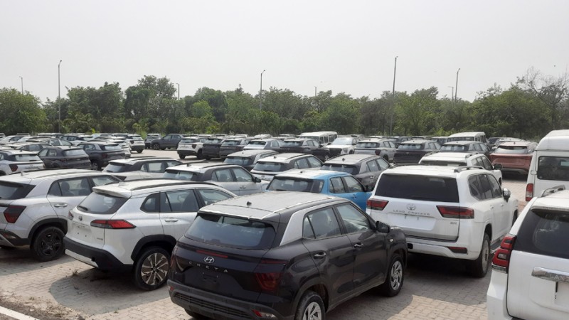 वीरगञ्ज नाकाबाट २ हजार ३३७ थान विद्युतीय सवारीसाधन आयात