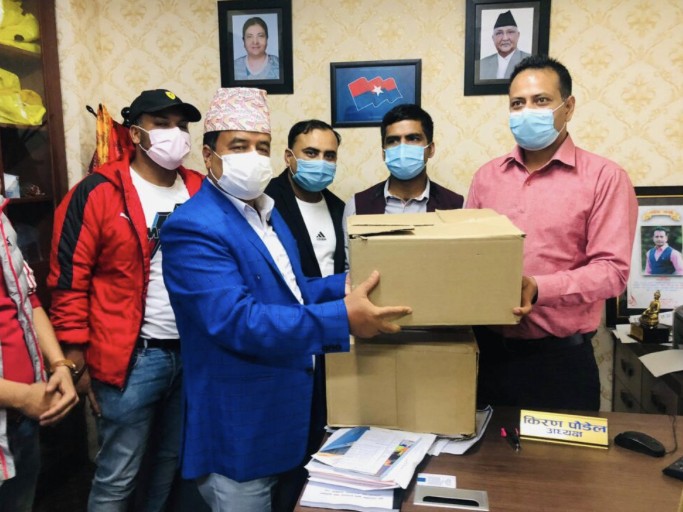 राष्ट्रिय युवा संघको टोली २० लाखको राहत सामाग्रीसहित पग्यो सिन्धुपाल्चोक ।