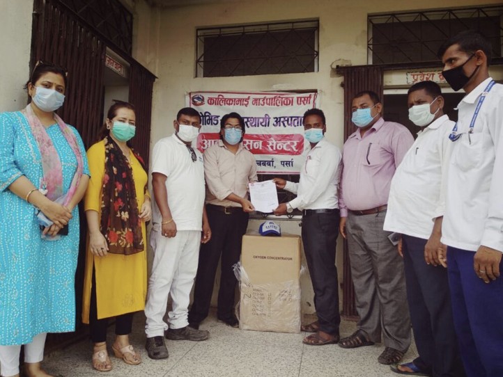 कालिकामाई अस्थायी कोभिड अस्पतालमा एक्सपर्ट एजुकेशनद्वारा अक्सिजन कन्सन्ट्रेटर प्रदान।
