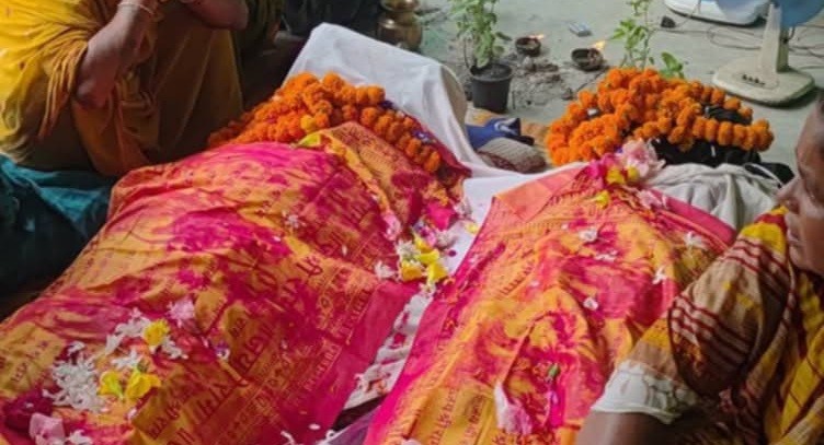 सवारी दुर्घटनामा ज्यान गुमाएका दम्पत्तिको एउटै चितामा अन्त्येष्टि