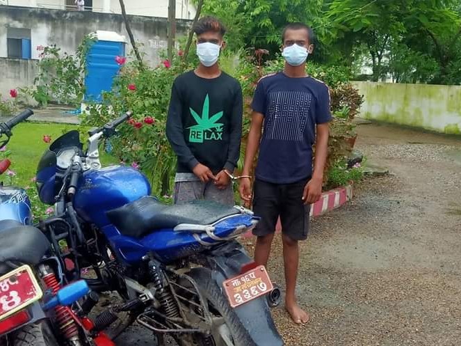 चोरीको चारवटा मोटरसाइकलसहित दुई जना पक्राउ।