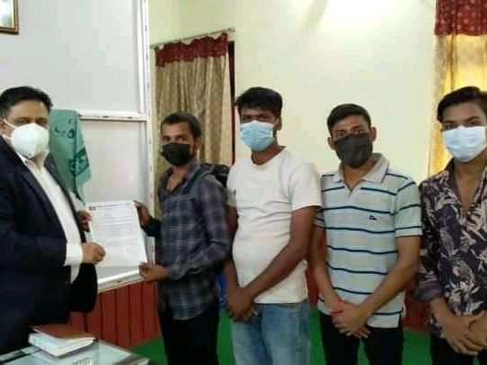 सरिश्वा खोलालाई प्रदुषण मुक्त बनाउन प्रमुख जिल्ला अधिकारीलाई ज्ञापन पत्र।