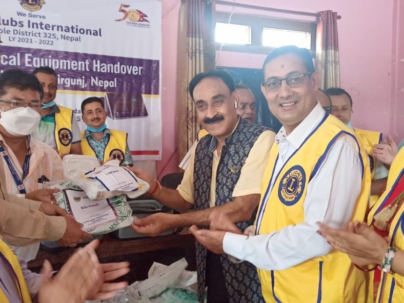 लायन्स क्लबद्वारा नारायणी अस्पताललाई ४५ लाख बराबरको स्वास्थ्य उपकरण सहयोग।