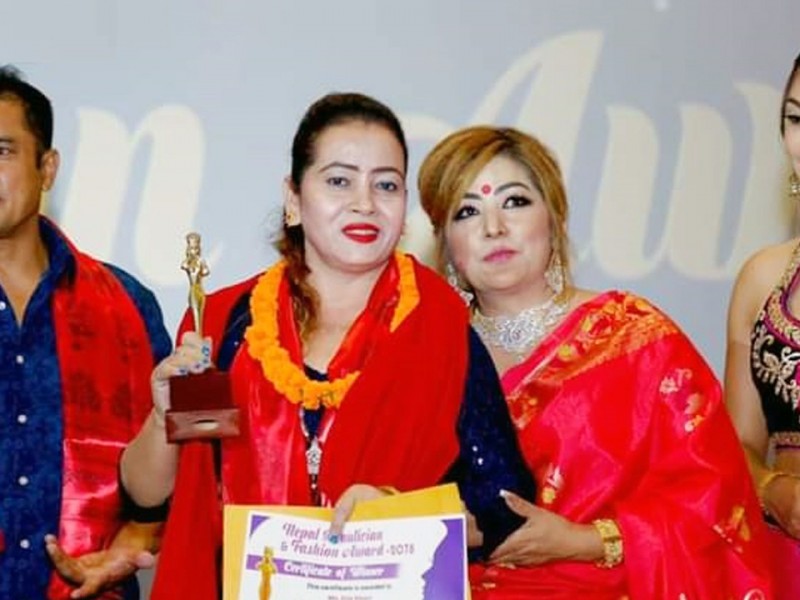 बेस्ट ब्युटिसियन अफ दि इयर २०७८ एवार्डबाट लायन गुड्डी जोशी सम्मानित।