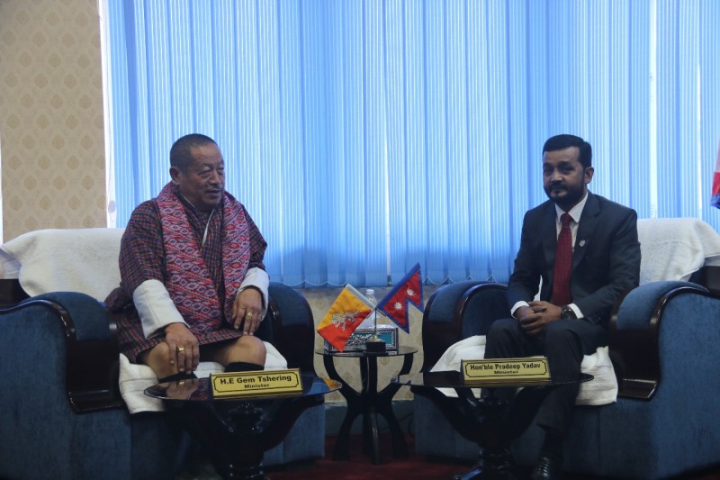 खानेपानीमन्त्री यादव र भुटानी ऊर्जा तथा प्राकृतिक स्रोत मन्त्री छिरिङबीच भेटवार्ता