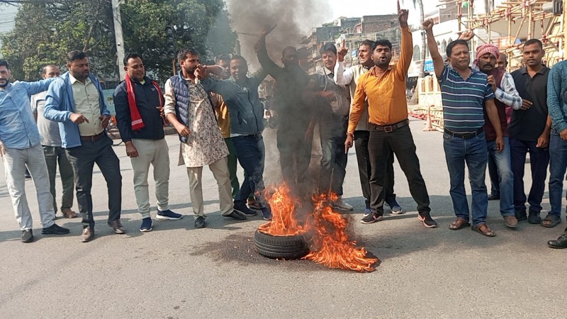 कार्यकर्ताहरूको रिहाईको माग गर्दै राप्रपाद्वारा बिरगंजमा प्रदर्शन 
