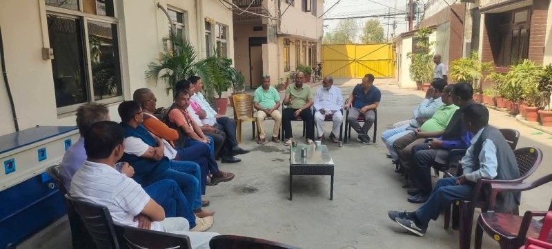 एमाले नेताहरूसँग पूर्व नगरप्रमुख सरावगीद्वारा समसामयिक विषयमा छलफल