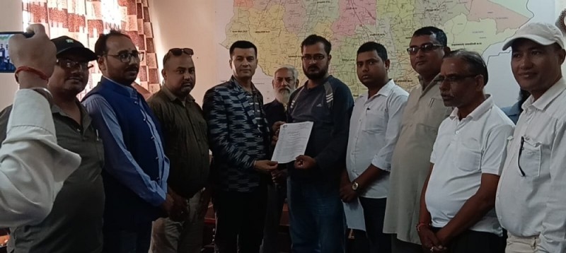 ध्यानाकर्षणपत्र बुझाउँदै पत्रकार महासंघ सप्तरी