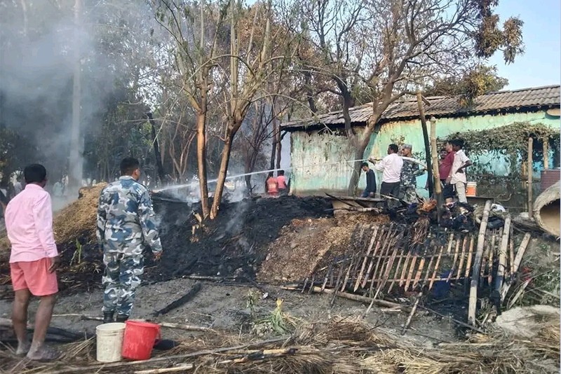 अलौमा मंगलबार बिहान भएको आगलागीमा सात वटा घर जलेर नष्ट