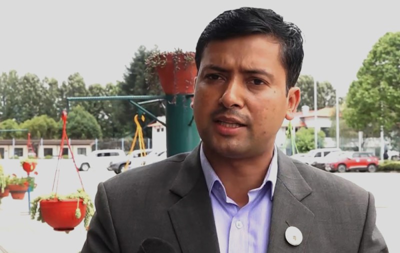 राजतन्त्र पक्षधरहरूले राष्ट्रिय गानको अपमान गरे: महेश बर्तौला