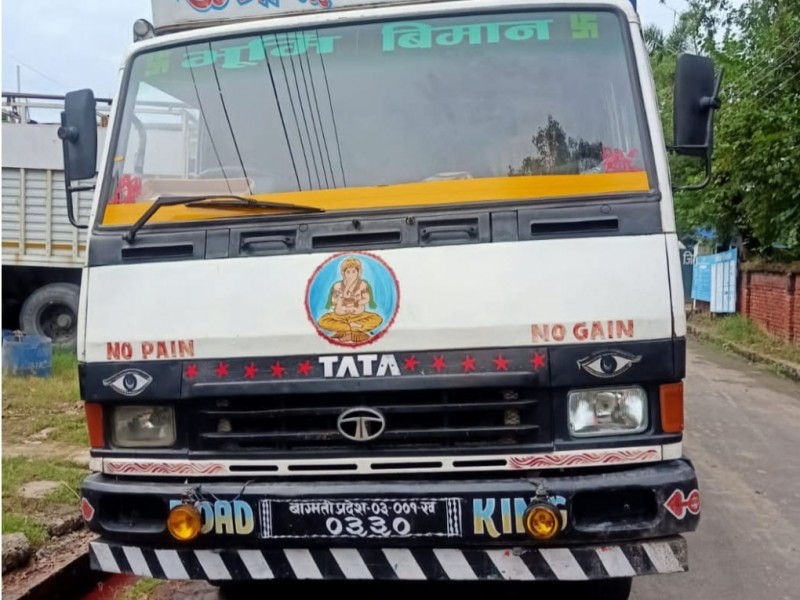 भन्सार छलि गरी लगिँदै गरेको ३० लाख मूल्य बराबरको सामाग्री बरामद।