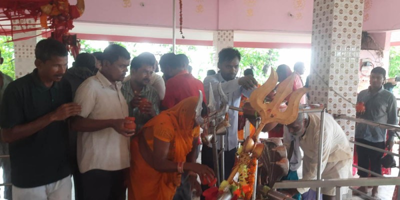 दुग्धेश्वरनाथ महादेव मन्दिरमा दर्शनाथीको भीड