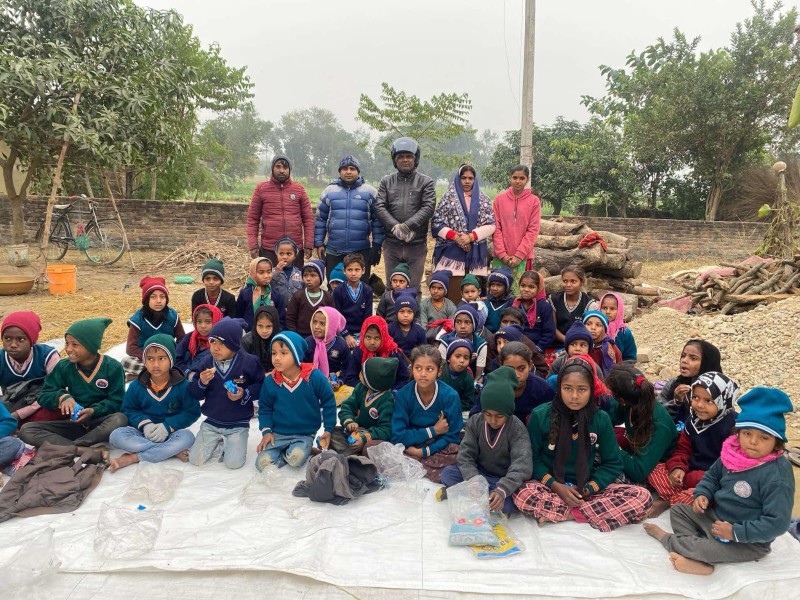जनसेवा सामाजिक संस्थाद्वारा  बालवालिकालाई न्यानो कपड़ा वितरण