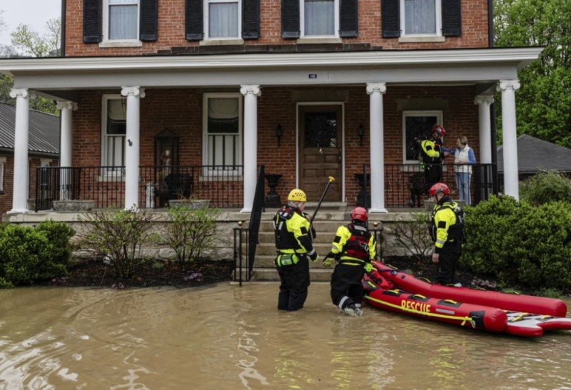 अमेरिकामा बाढी र आँधीका कारण १८ जनाको मृत्यु