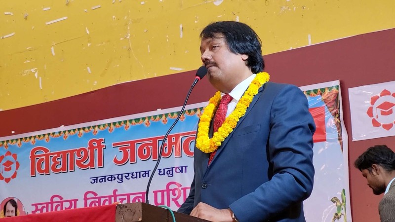 विद्यार्थीले सुरु देखिनै राजनीतिमा लाग्नुपर्छ : सिके राउत