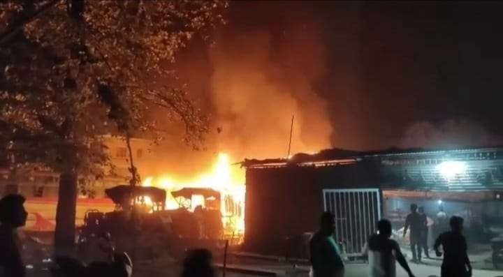 रौतहटको दुई छुट्टाछुटै स्थानमा आगलागी, १० लाख बराबरको क्षति