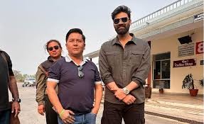 साउथ स्टार श्रीनिवास र प्रज्ञा जैसवालले गरे गोदावरीमा फिल्म छायांकन