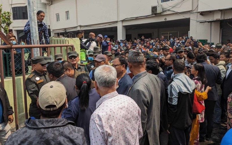 गुरागाईँ कार्यालय आउने भएपछि बालेनले फेरि लगाए कार्यकक्षमा ताला