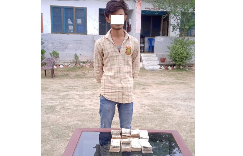 अबैध पाँच लाख रुपैयाँसहित भारतीय नागरिक पक्राउ
