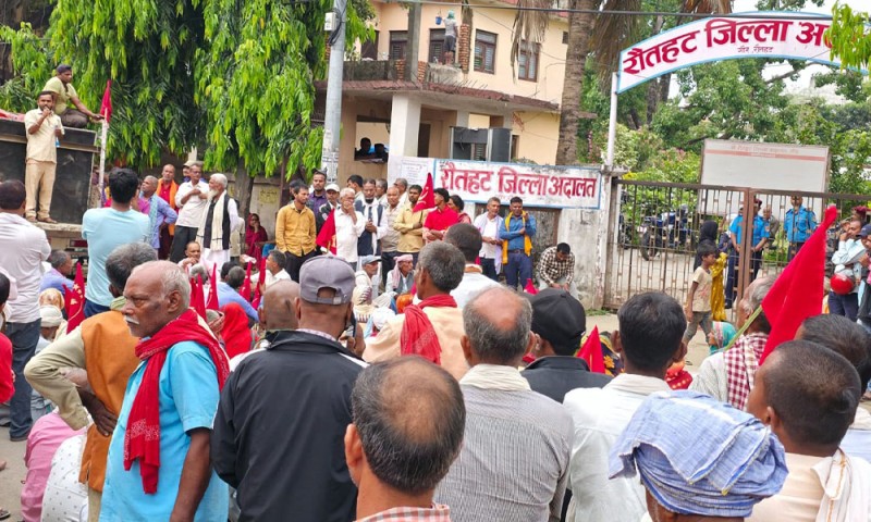 मिटर ब्याजविरुद्ध किसान मजदुरको धर्ना