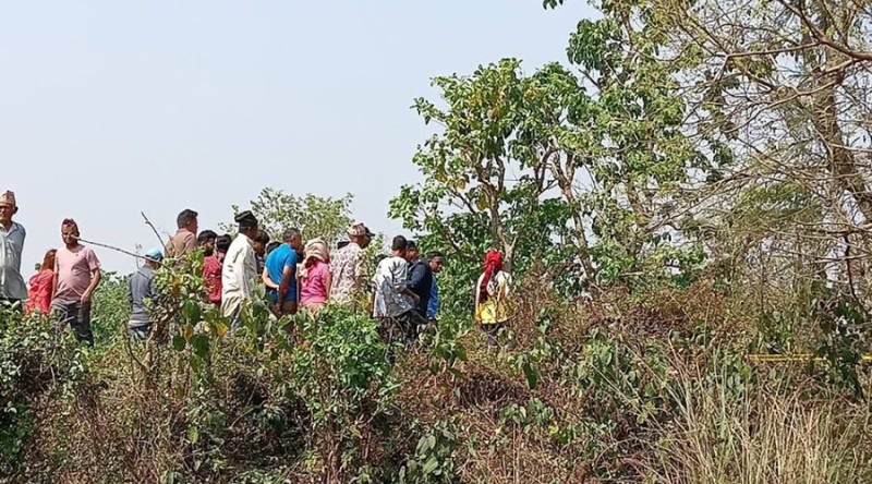 एउटै डोरीमा झुन्डिएको अवस्थामा मृत भेटिए महिला र पुरुष