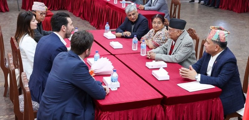 प्रधानमन्त्री ओली र विश्वकप विजेता इटालियन गोलकिपर बुफोनबीच भेट