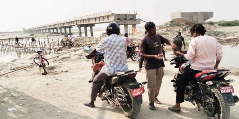 बाँसको पुल तर्न २० रुपियाँ