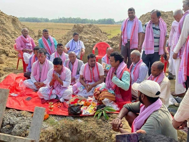 श्री गढीमाई महेन्द्र प्राबिधिक नमुना माध्यमिक बिधालयको तीन तल्ले भवनको शिलान्यास।