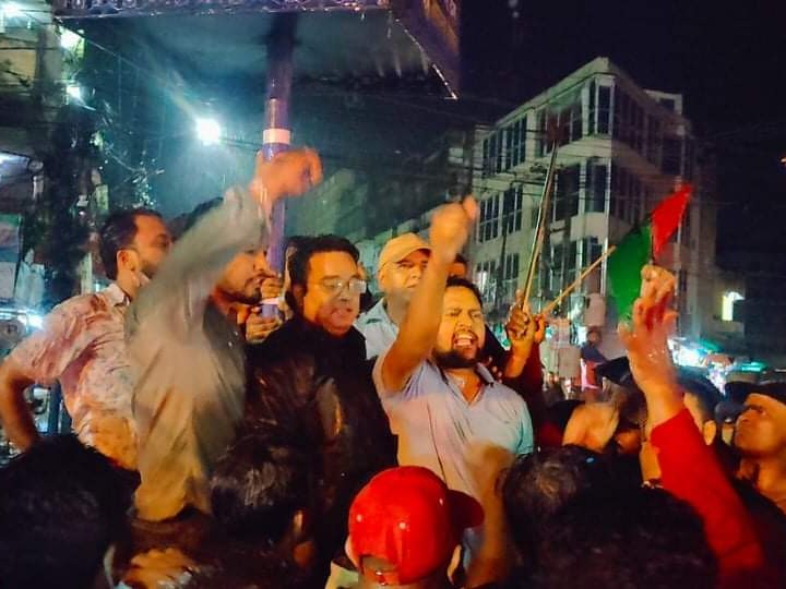 वीरगञ्जमा झरीका बिच जसपाकाे मसाल जुलुश, संघियता धरापमा परेकाे भन्दै चिन्ता व्यक्त ।