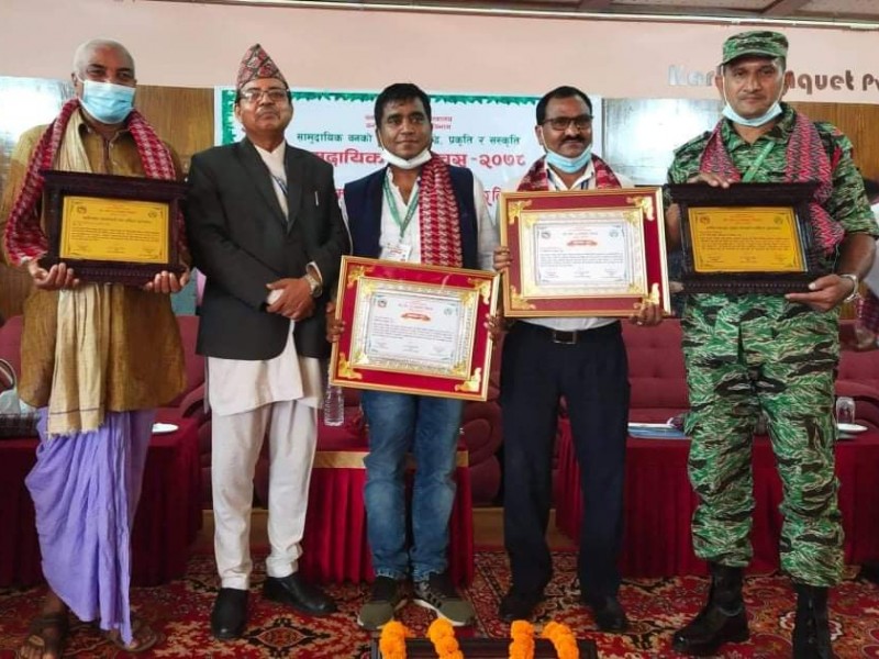 नेपालको सर्वोकृष्ट पुरस्कारबाट सम्मानित सबैया साझेदारी वन व्यवस्थापन समुह ।