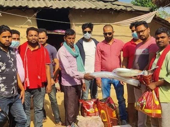 पोखरिया युवा कल्बद्वारा २ घरपरिवारलाई विवाहको लागी खाद्यान सामग्री सहयोग ।