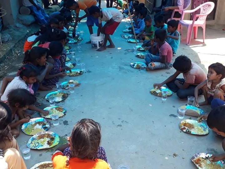 दलित बालबालिकाको शिक्षामा पहुँच तथा विद्यालय टिकाउ तथा गुणस्तरीय शिक्षाको लागि अभियानको लागि खाना खुवाउने कार्यक्रम।