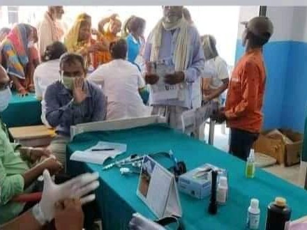 बि.एल ठाकुर मेमोरियल हेल्थ क्लिनिकद्वरा लंगडीमा निशुल्क स्वास्थ्य शिविर सम्पन्न।