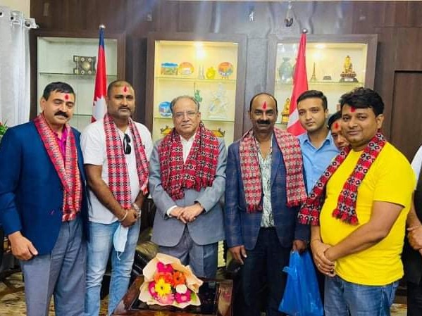 अंन्सारीको सक्रियताले होटल व्यवसायी संघ पर्साका पदाधिकारीहरुले गरे माओवादीमा प्रवेश ।