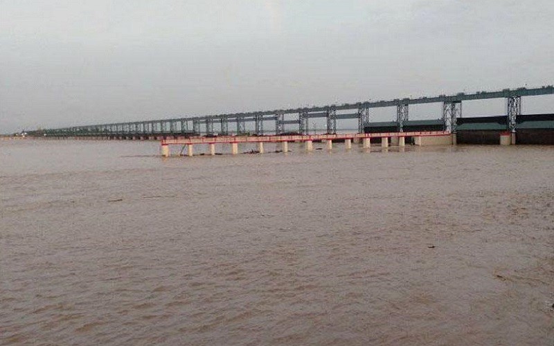 सप्तकोशी नदीका २३ वटा ढोका खुला : पानीको वहाव उच्च