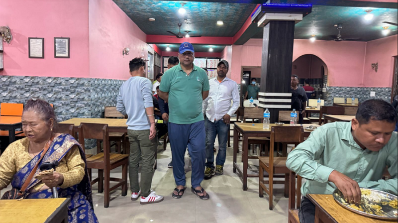 यात्रु बनेर मुख्यमन्त्री सिंहद्वारा लाइन होटलको अनुगमन