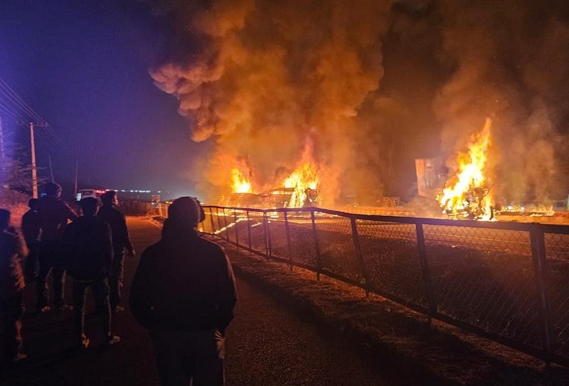 भारतको कर्नाटकमा बस दुर्घटना हुँदा कम्तीमा ११ जनाको ज्यान गयो