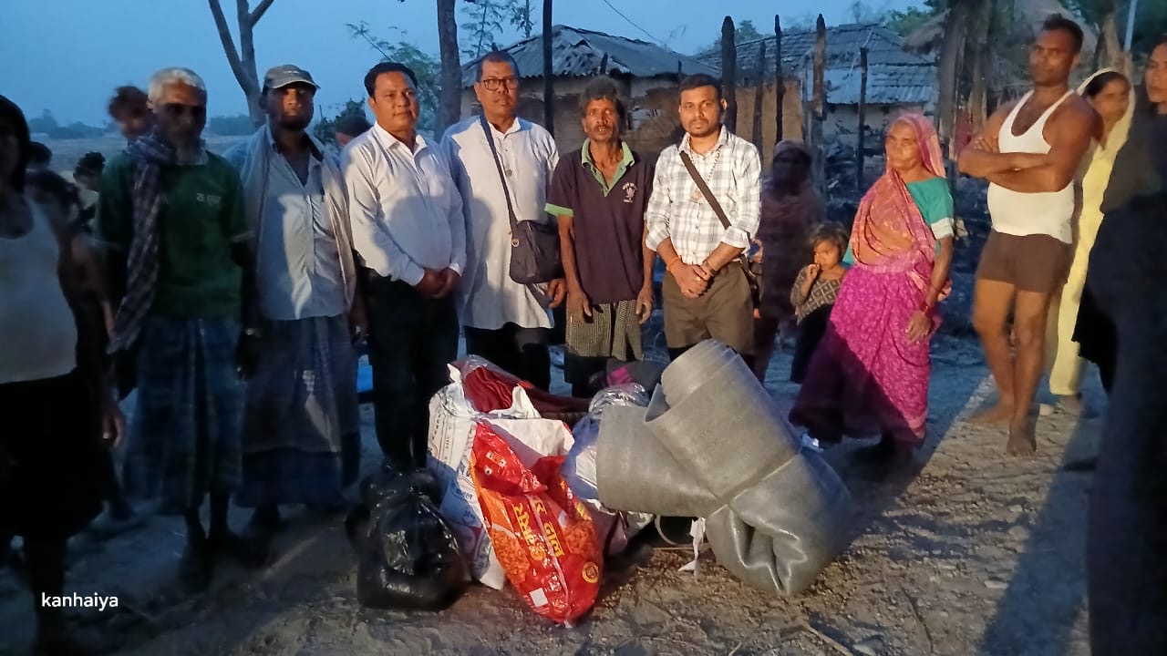 सखुवाप्रसौनीका आगलागी पिडितलाई सहयोग ।