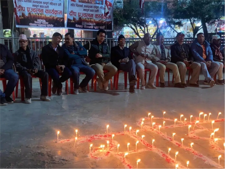 काँग्रेस र नेविसंघद्धारा सहिद दिवसको अवसरमा वीरगन्जमा दिप प्रज्वलन